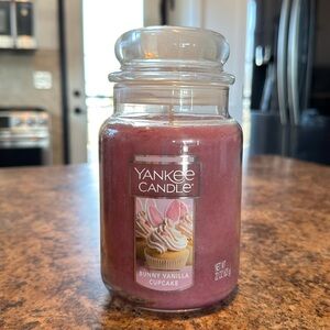 Yankee Candle BUNNY VANILLA CUPCAKE Large Jar 22 Oz Purple Easter New Vanilla